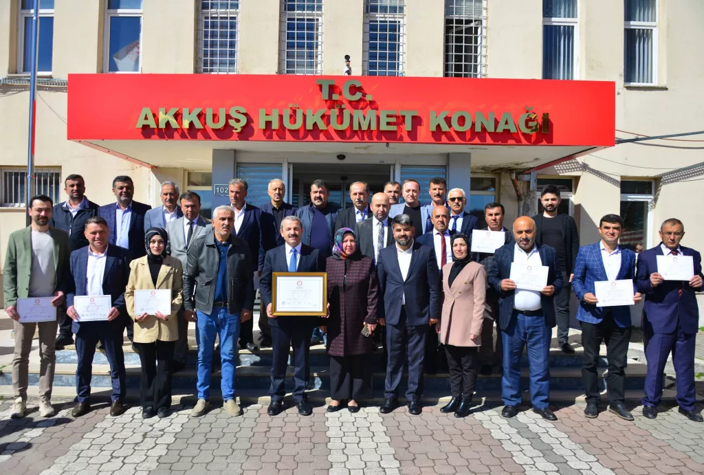 Başkan Demirci Mazbatasını Aldı i1