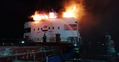 Ünye Limanı'nda Gemide Yangın Çıktı li jpg
