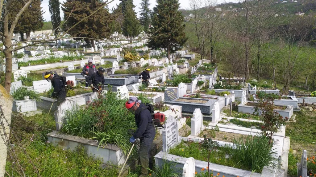 MEZARLIKLAR BAYRAMA HAZIR me