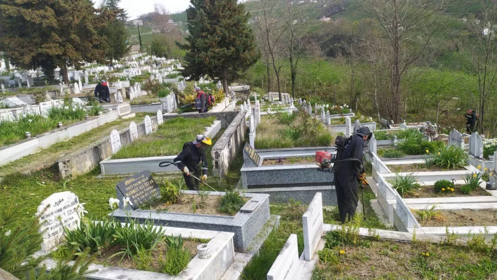 MEZARLIKLAR BAYRAMA HAZIR me1