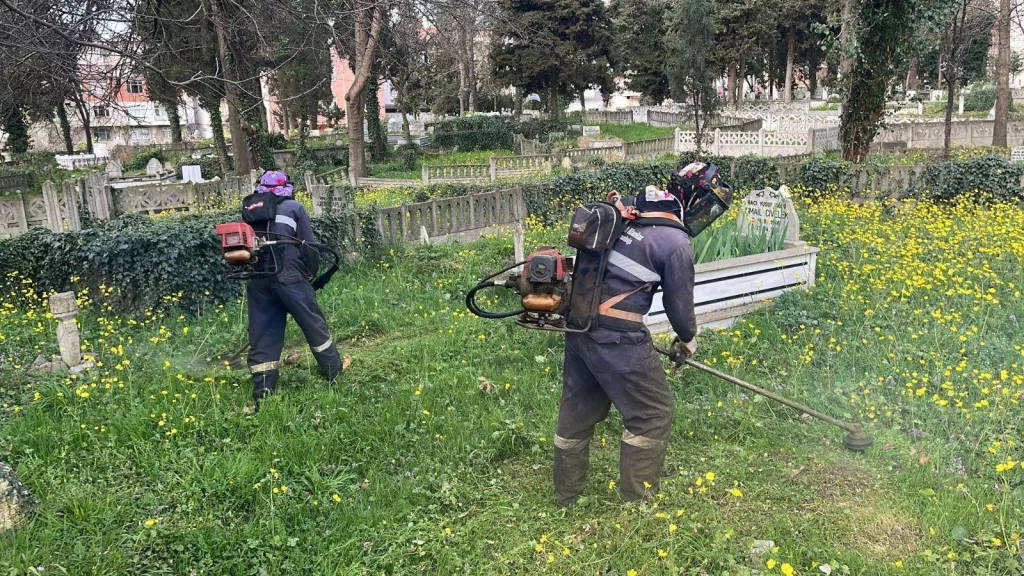 MEZARLIKLAR BAYRAMA HAZIR me2