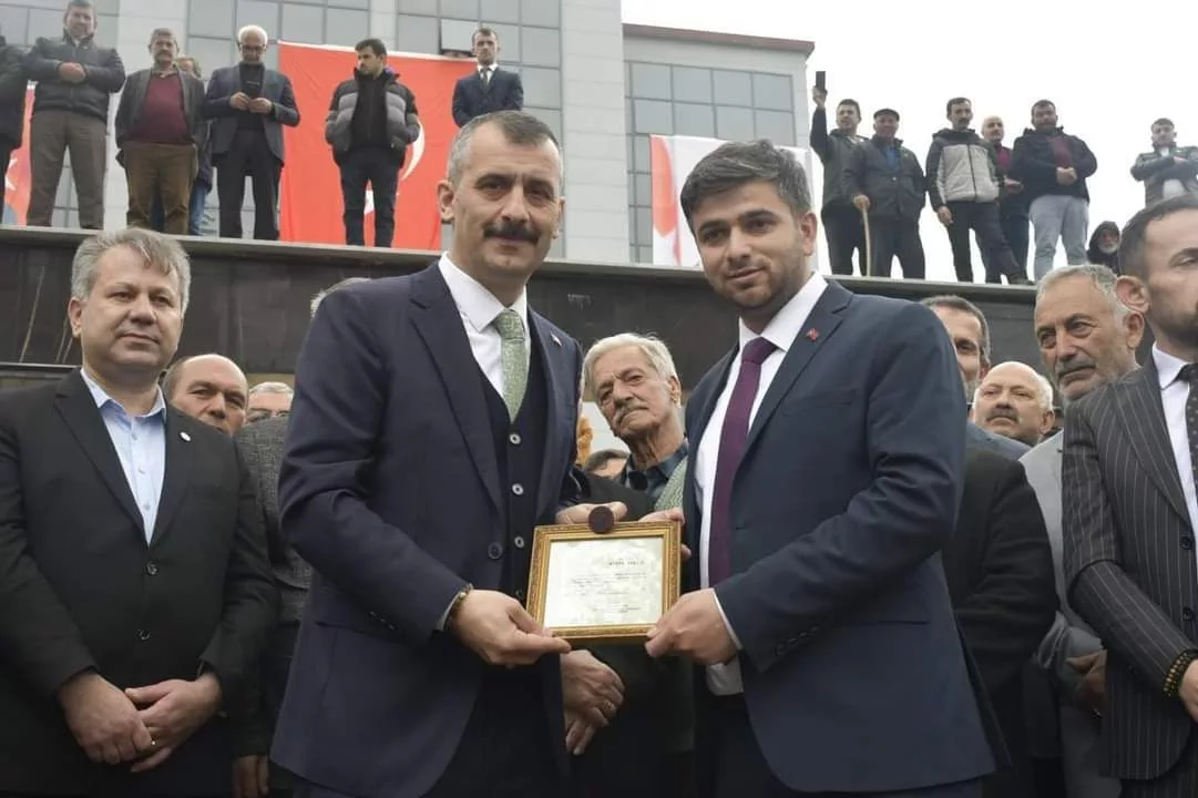 Çaybaşı Belediye&nbsp;Başkanı seçilen Mesut Karayiğit, halkın yoğun katılımıyla gerçekleşen törenle,