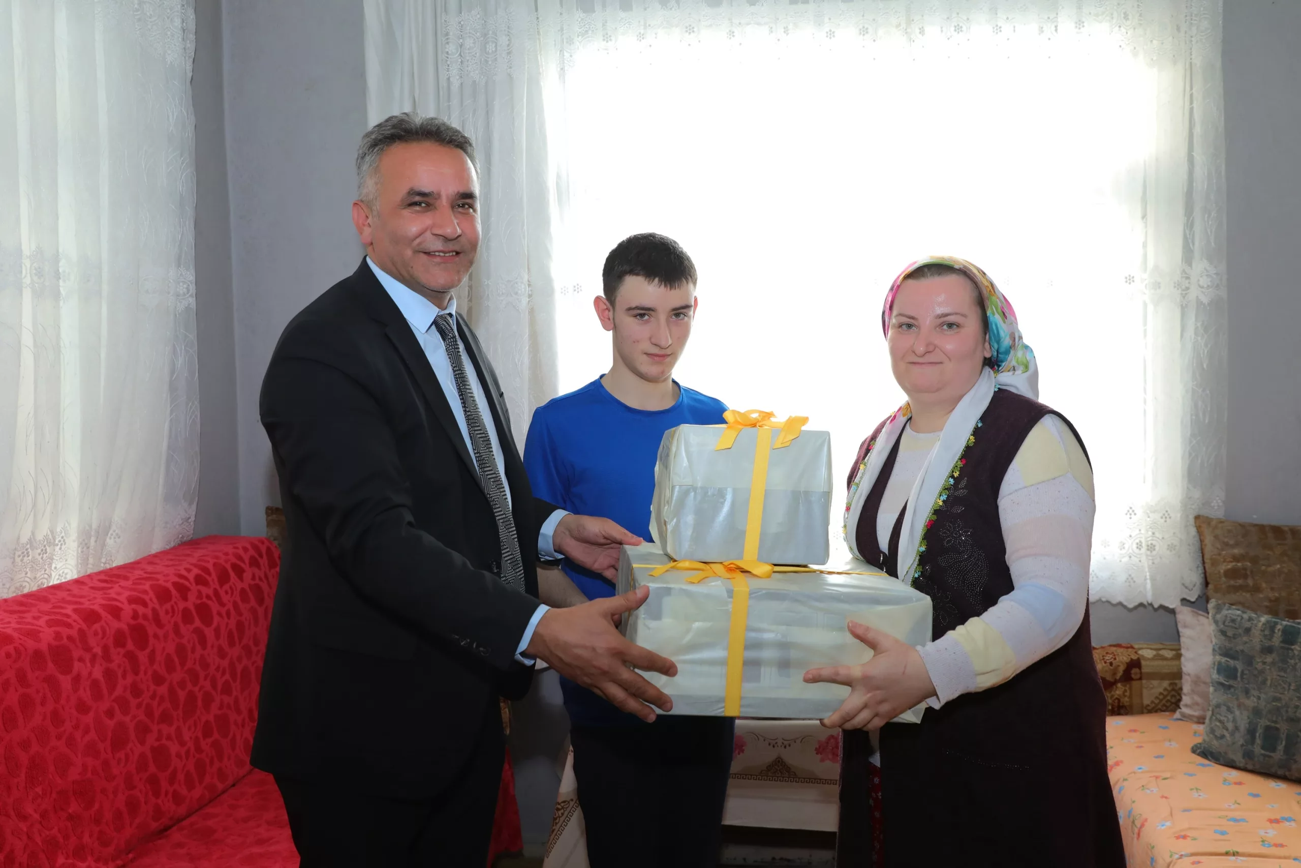 FEDAKAR ANNEYE ‘ANNELER GÜNÜ’ SÜRPRİZİ BÜYÜKŞEHİR HER ZAMAN ONLARIN YANINDA