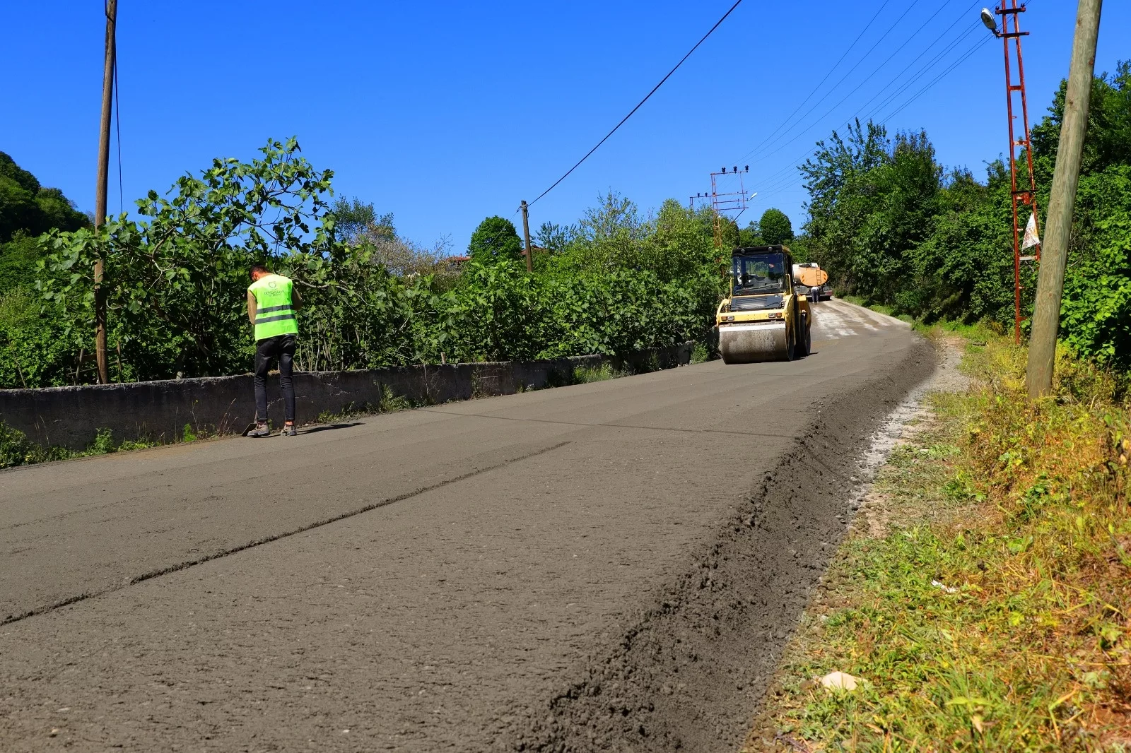 BÜYÜKŞEHİRDEN KONFORLU VE UZUN ÖMÜRLÜ YOLLAR FATSA’DA 5 MAHALLEYİ BİRBİRİNE