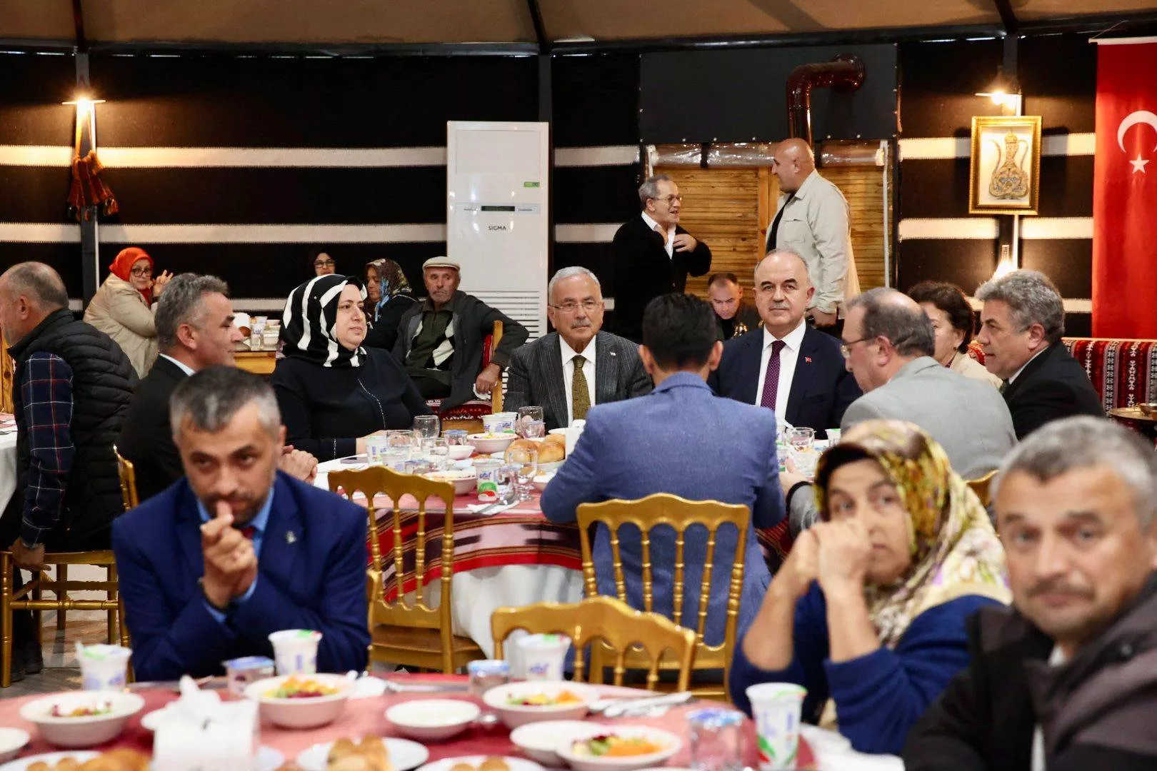BAŞKAN GÜLER: “ENGELLİLERİMİZ BİZE EMANET” BAŞKAN GÜLER, ENGELLİ ANNELERİ VE