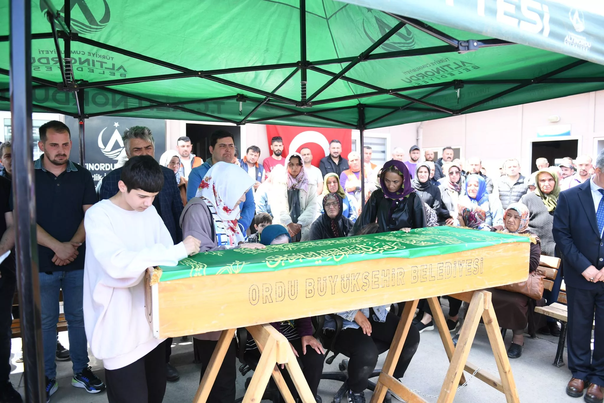 Hayatını kaybeden belediye personeli son yolculuğuna uğurlandı Elim bir olay