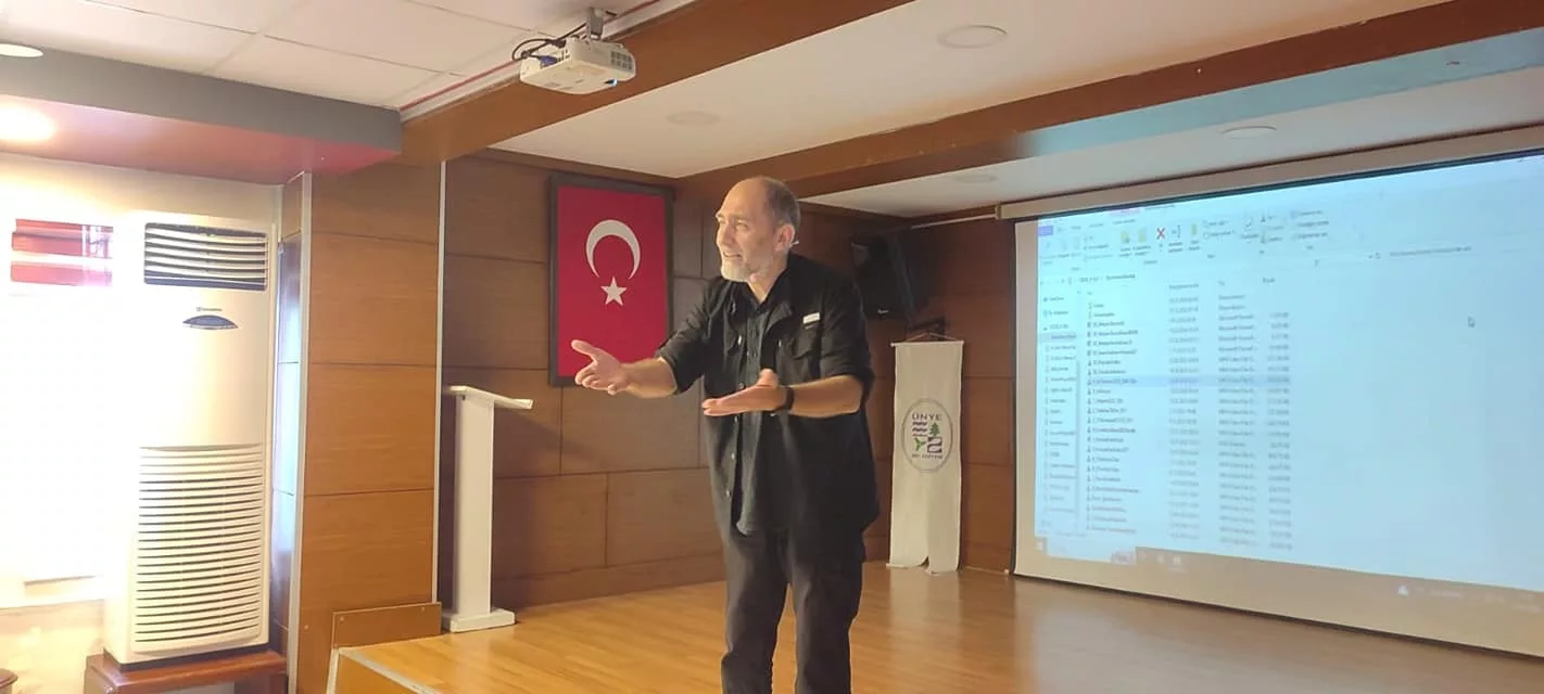 Ünye Belediyesi tarafından öğrencilere Kişisel Gelişim ve İnsan İlişkileri konulu