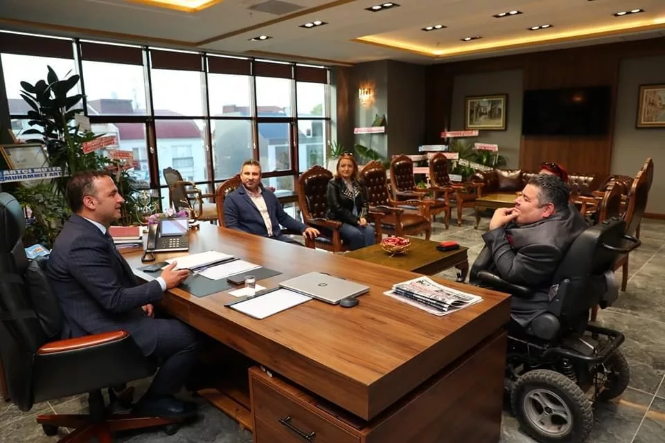 TÜRKİYE BEYAZAY DERNEĞİ’NDEN FATSA BELEDİYE BAŞKANI İBRAHİM ETEM KİBAR’A ZİYARET 11 13 jpg