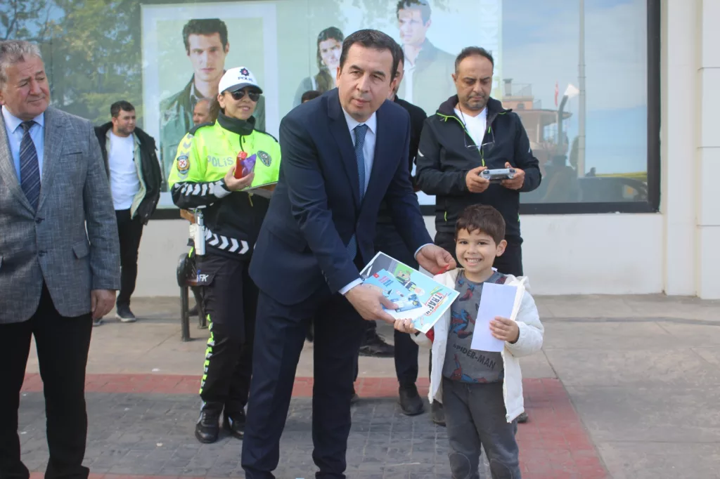 Trafik haftası yaya geçidi farkındalık etkinliği yapıldı 11 2