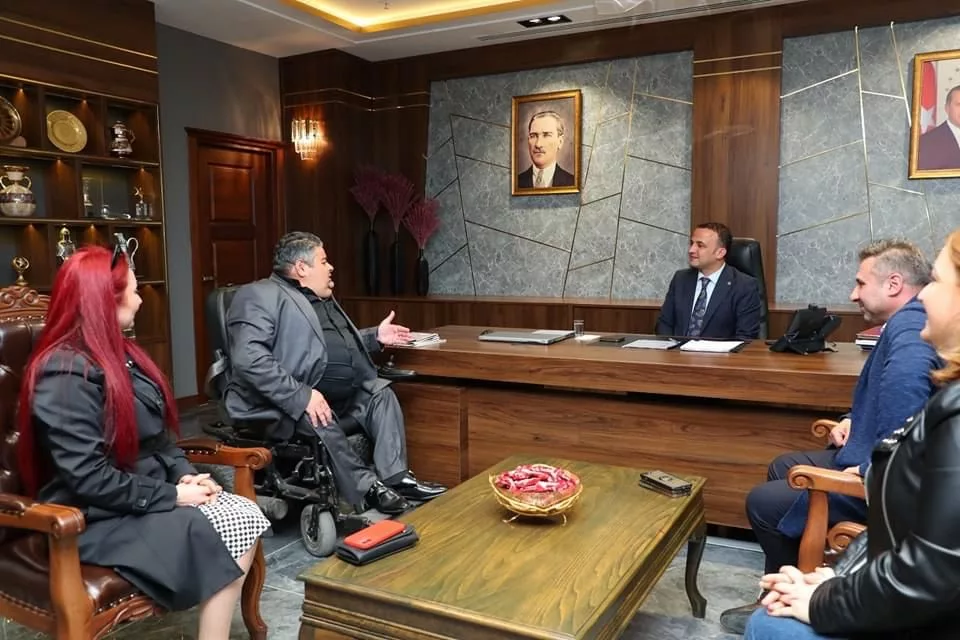 TÜRKİYE BEYAZAY DERNEĞİ’NDEN FATSA BELEDİYE BAŞKANI İBRAHİM ETEM KİBAR’A ZİYARET 13 8 jpg