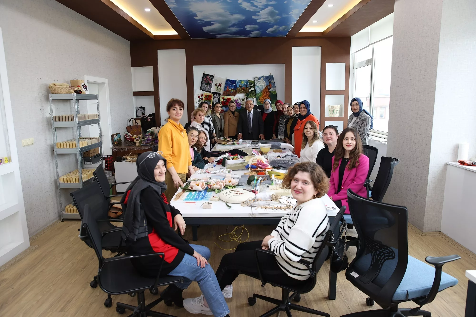 DAVET’TEN KADIN İSTİHDAMINA DESTEK DAVET MERKEZİ KAPILARINI BU KEZ ÜRETEN