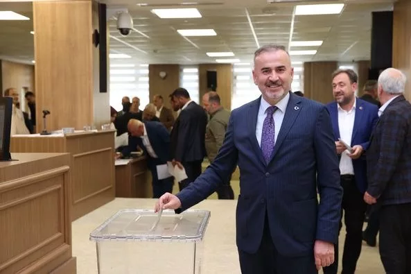 BAŞKAN YUSUF YALÇUVA TÜRKİYE BELEDİYELER BİRLİĞİ MECLİS ÜYESİ SEÇİLDİ 2 43 jpg
