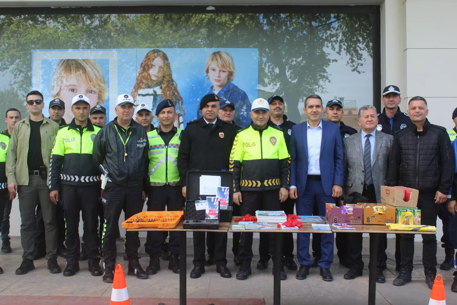 Trafik haftası yaya geçidi farkındalık etkinliği yapıldı Trafik Haftası Yaya