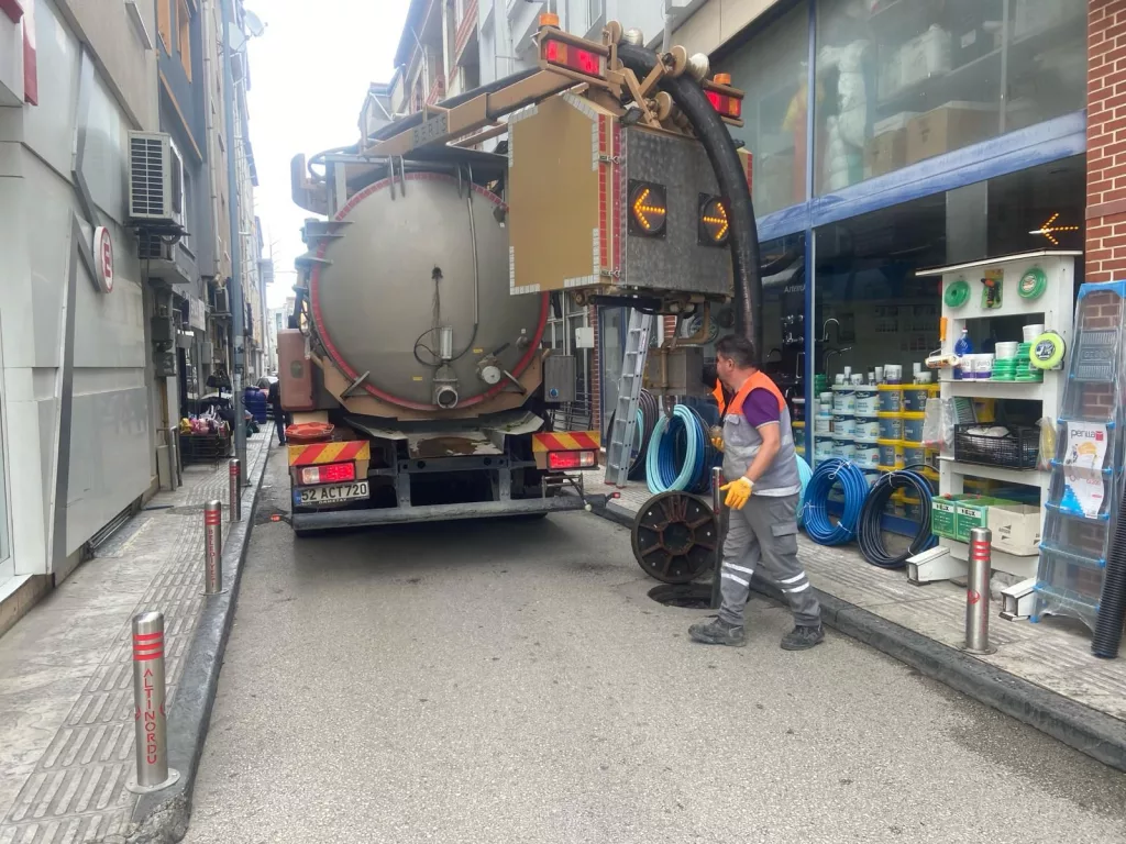ALTINORDU BELEDİYESİ PERSONELİNE İŞ SAĞLIĞI VE GÜVENLİĞİ EĞİTİMİ 4 12