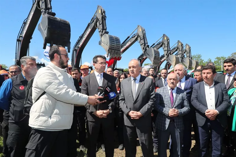 Sel Risklerini Azaltmada Kullanılacak 8 İş Makinesi Dere Islahına Başladı 5 13 jpeg