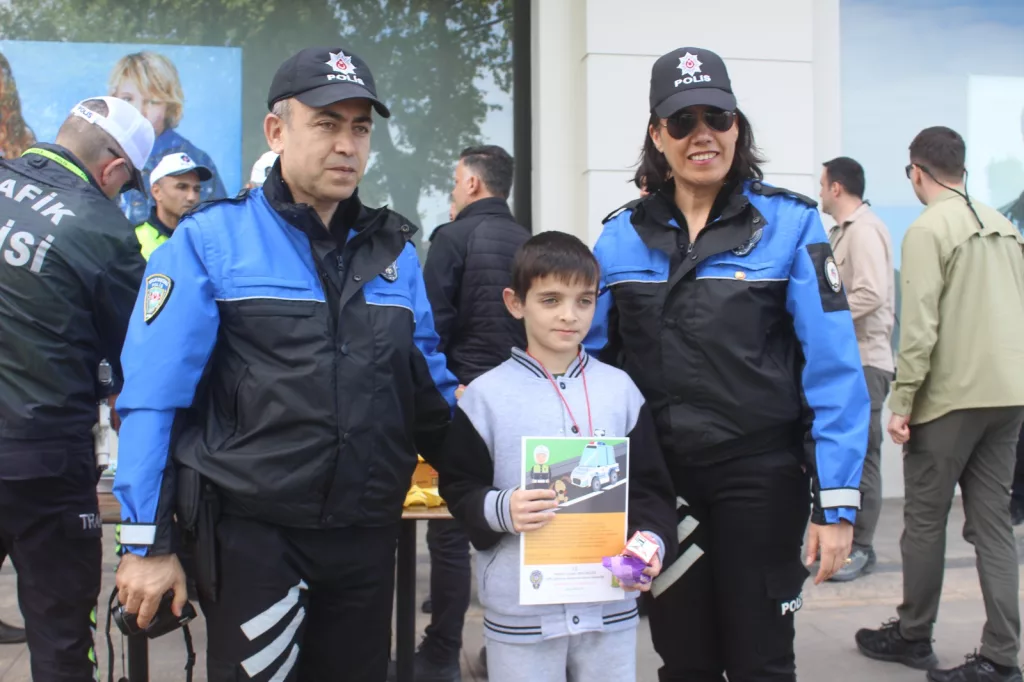 Trafik haftası yaya geçidi farkındalık etkinliği yapıldı 6 1