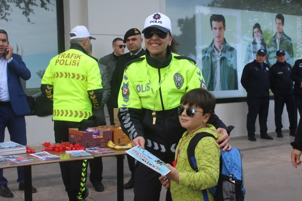 Trafik haftası yaya geçidi farkındalık etkinliği yapıldı 7 1