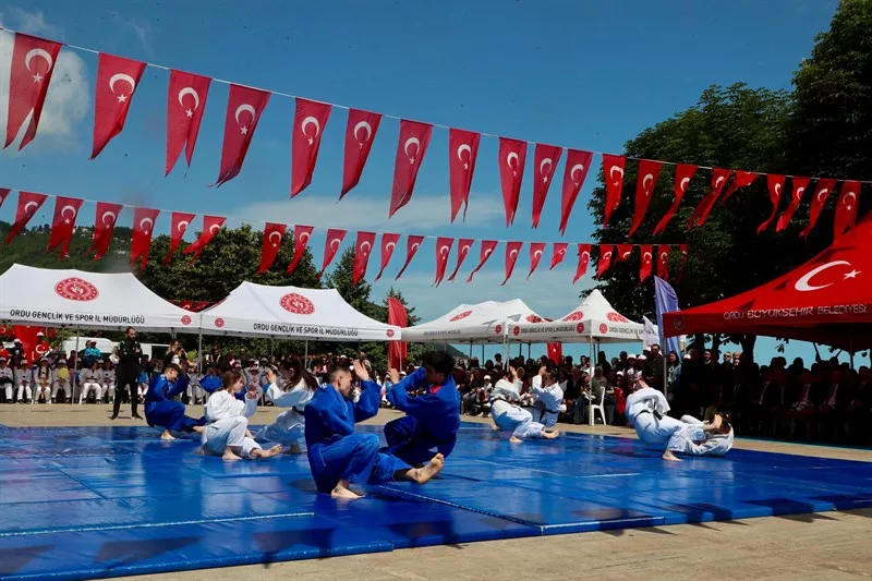 19 Mayıs Atatürk’ü Anma, Gençlik ve Spor Bayramı Coşkuyla Kutlandı 7 11 jpg