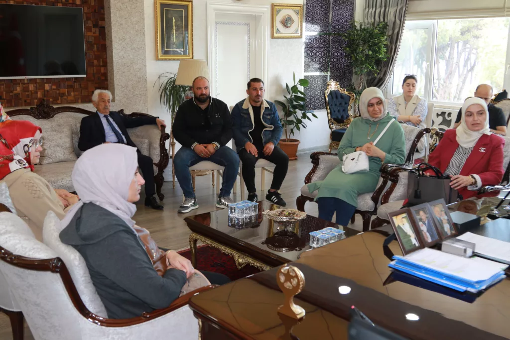BAŞKAN TAVLI HALK GÜNÜ’NDE VATANDAŞLARIN SORUNLARINA ÇÖZÜM ÜRETTİ H1