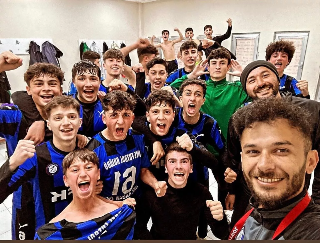 U15 ligi yarı finalinde Demirspor’u 3-0 mağlup eden Ünye Futbol