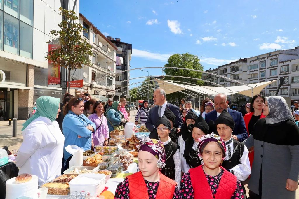 Vali Erol, Güzelordu Meliha-Lütfü Türkmen İlkokulu’nun Düzenlediği Kermese Katıldı k2 2