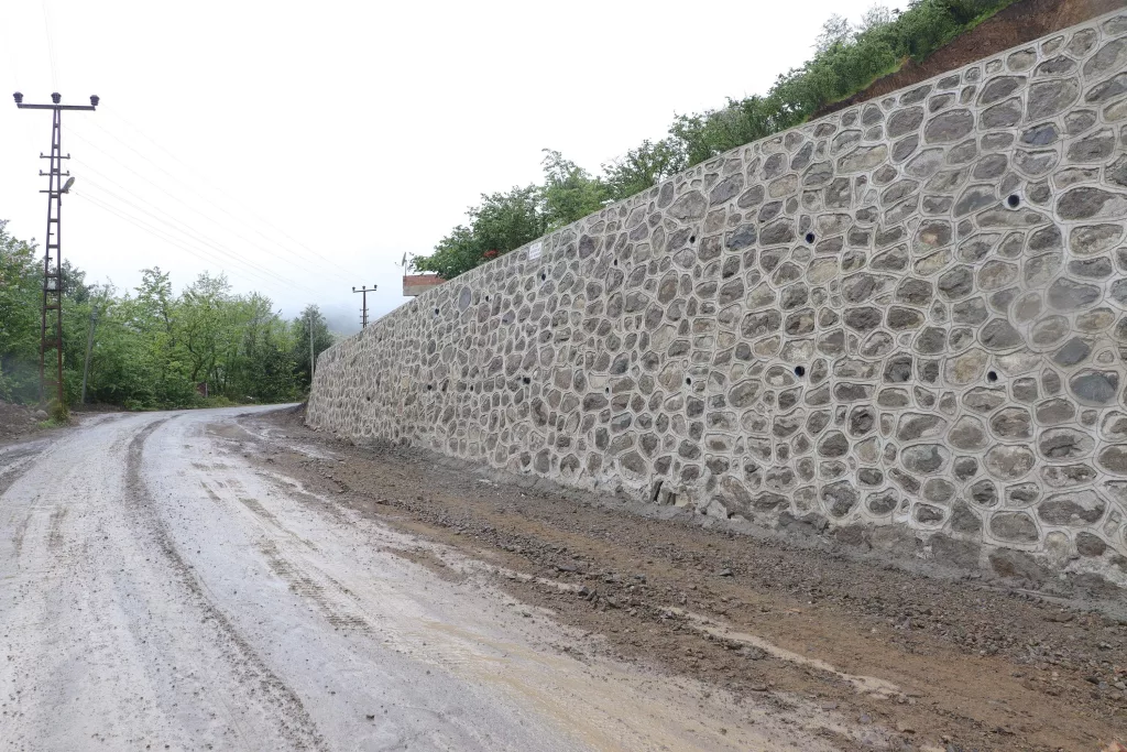 PERŞEMBE’DE YOLLAR GENİŞLETİLİYOR p