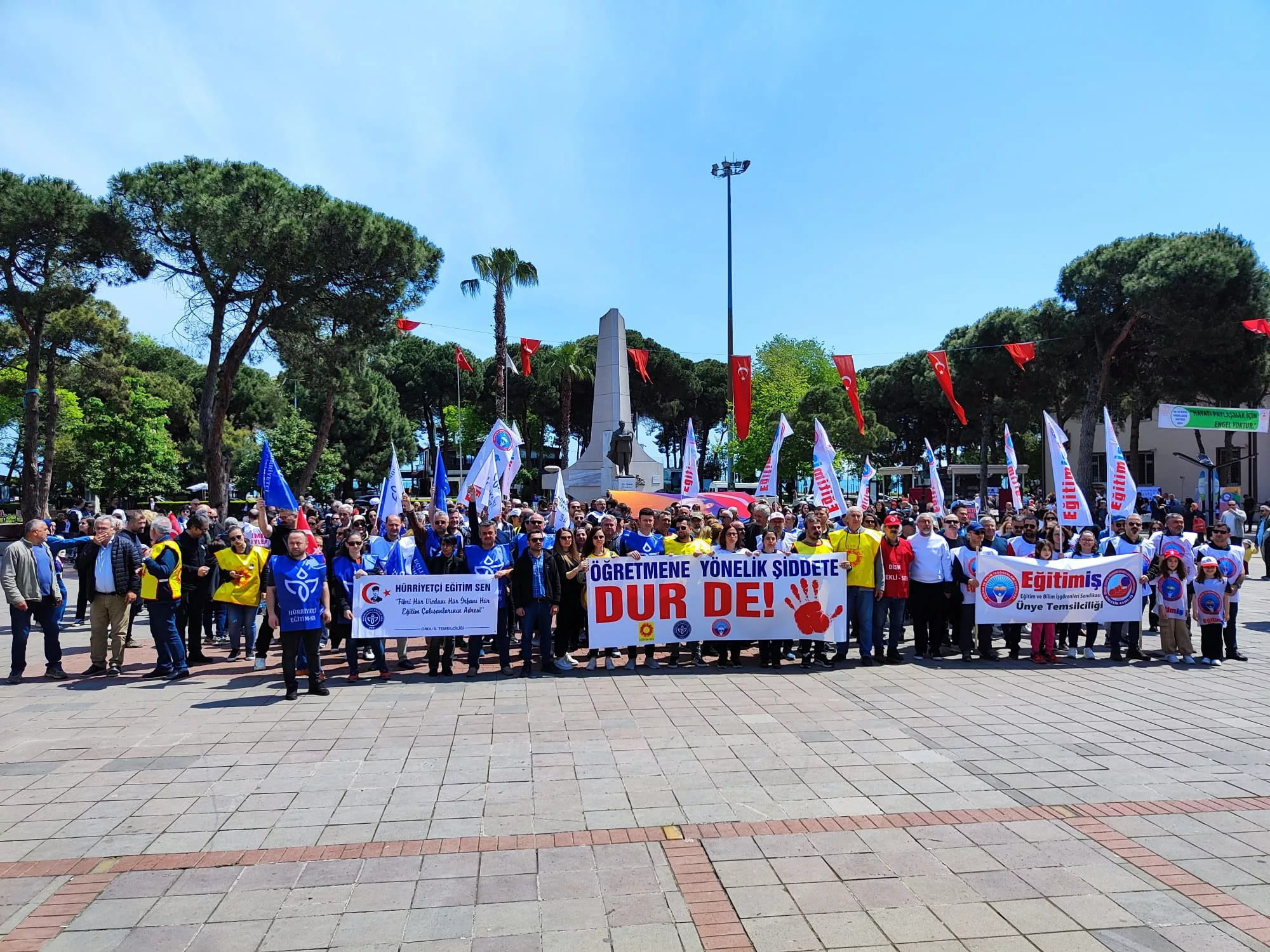 Ünye’de 3 sendika ortak basın açıklamasında bulunarak “can korkusuyla çalışmak