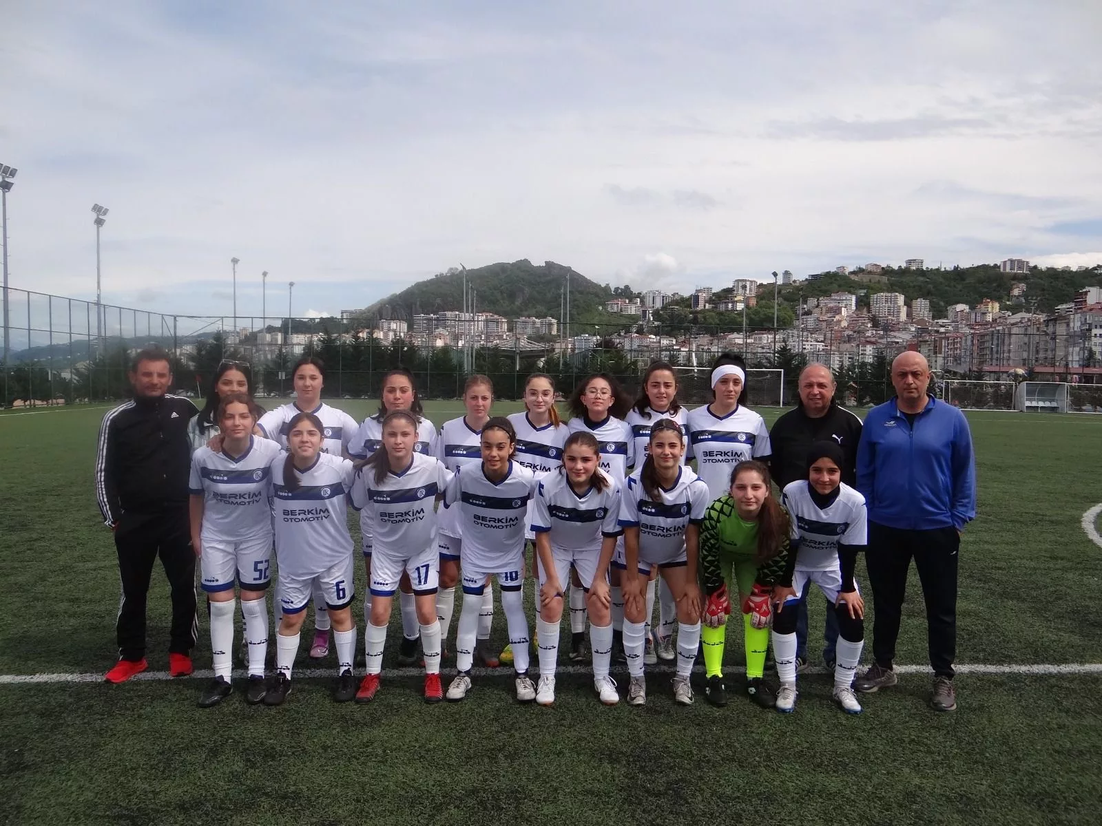Ünye Futbol Kulübü bu sezon faaliyete başladığı kadın futbolu kategorisinde