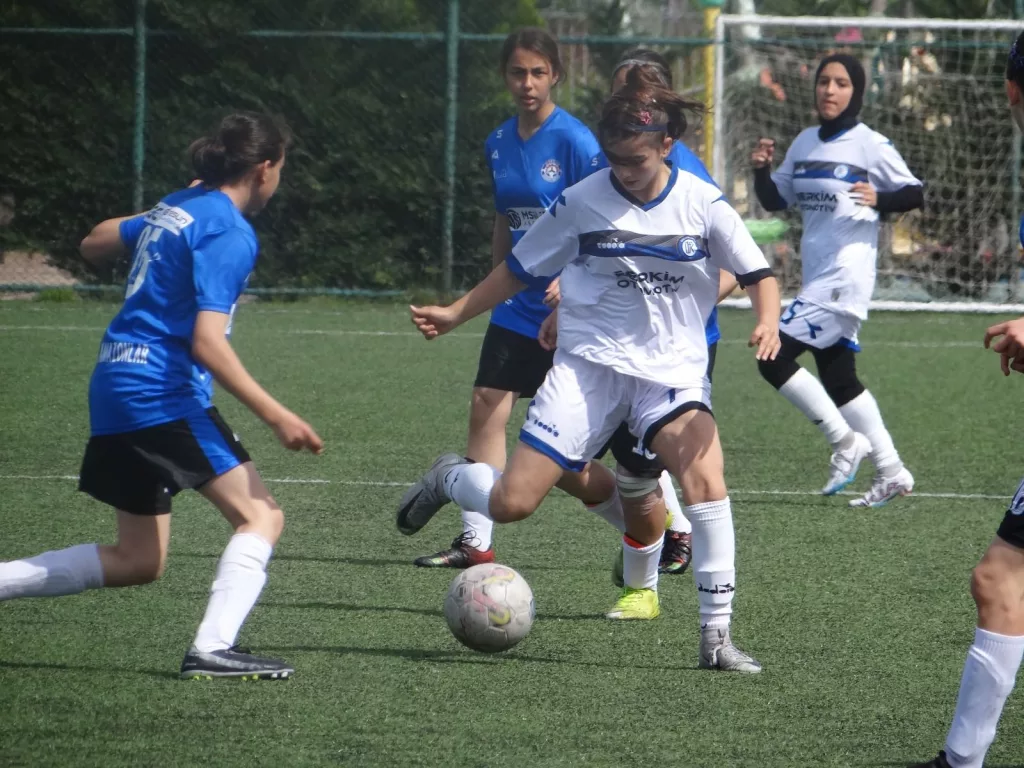 ÜFK’LI KIZLAR SAHNEDE u1 3