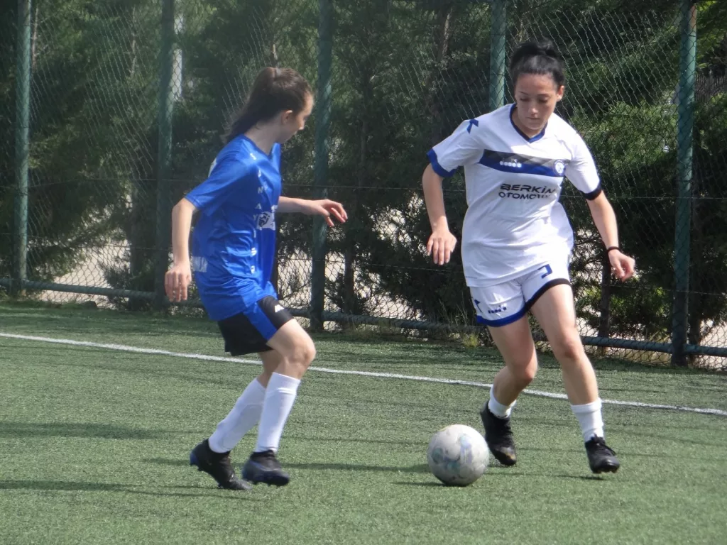 ÜFK’LI KIZLAR SAHNEDE u2 2