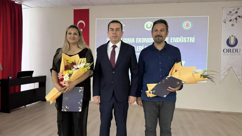 BAŞKAN TAVLI’YA 23. ÇALIŞMA EKONOMİSİ VE ENDÜSTRİ İLİŞKİLERİ KONGRESİ’NDEN PLAKET 2 4