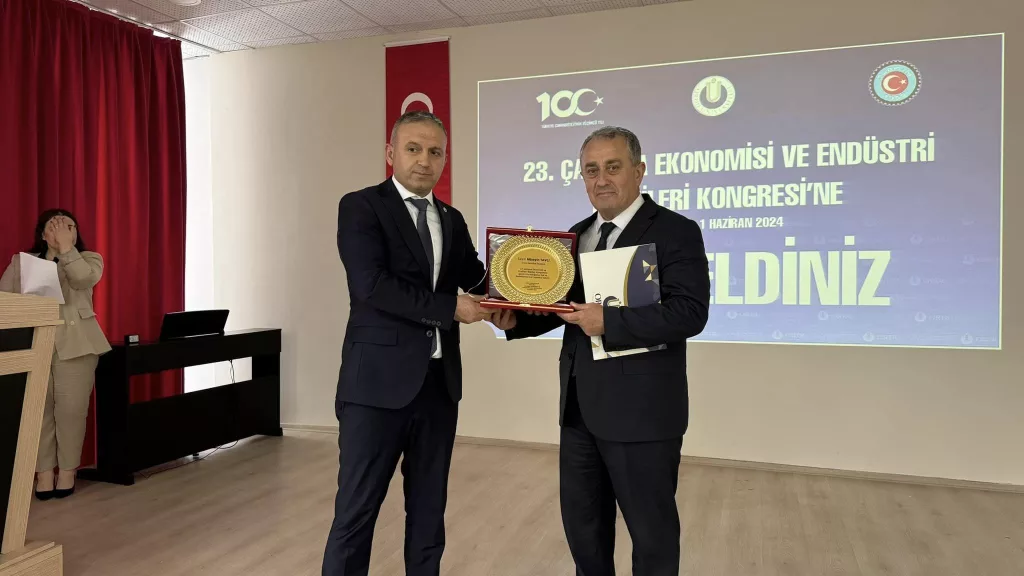 BAŞKAN TAVLI’YA 23. ÇALIŞMA EKONOMİSİ VE ENDÜSTRİ İLİŞKİLERİ KONGRESİ’NDEN PLAKET 5