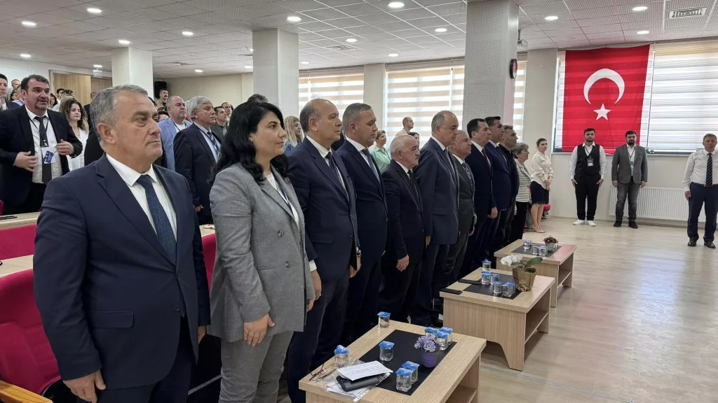 BAŞKAN TAVLI’YA 23. ÇALIŞMA EKONOMİSİ VE ENDÜSTRİ İLİŞKİLERİ KONGRESİ’NDEN PLAKET 6