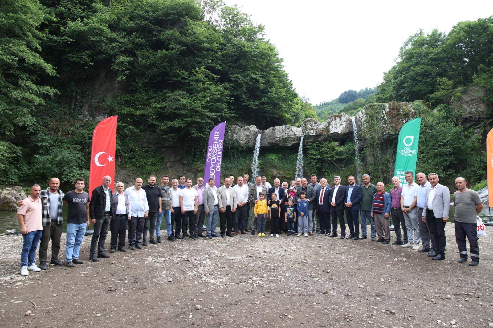 ÇAYBAŞI CURİ DERESİ’NE 5 BİN KIRMIZI BENEKLİ ALABALIK SALINDI Ordu