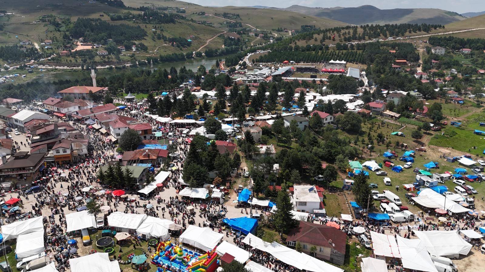 AYBASTI FESTİVALLE COŞTU AYBASTI PERŞEMBE YAYLASINDA BU YIL 916.SI DÜZENLENEN
