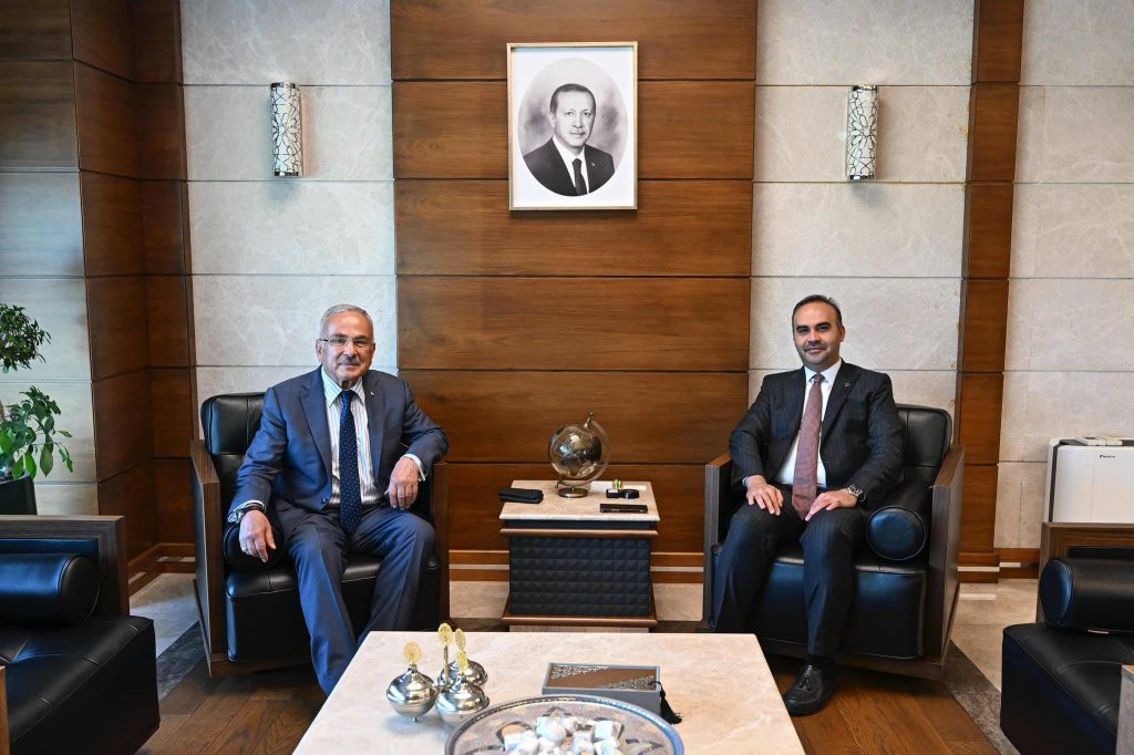 BAŞKAN GÜLER: “ŞEHİR EKONOMİSİNİ GÜÇLENDİRMEK İÇİN KOLLARI SIVADIK” G 5