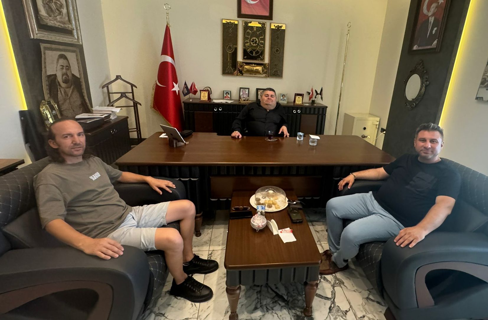 Ünyeli Hemşirelerden Sanata Destek: İbrahim Sevinç’ten Müjde Karadeniz Radyo Televizyon