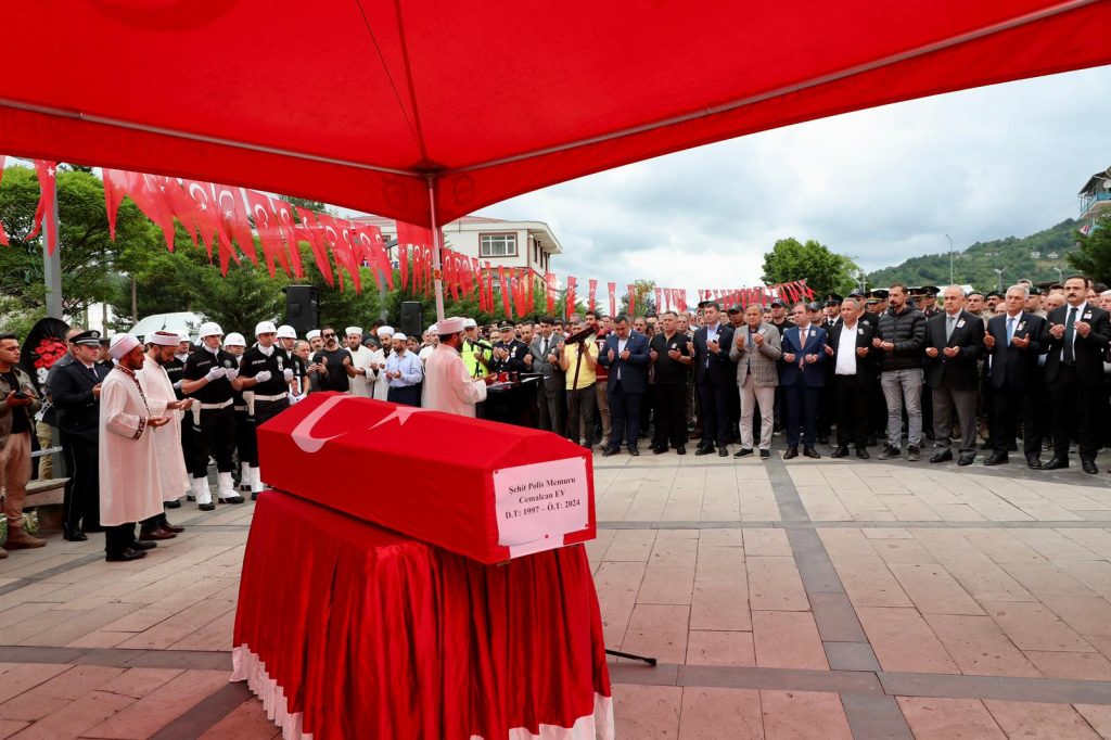 Şehidimiz Dualarla Son Yolculuğuna Uğurlandı S1