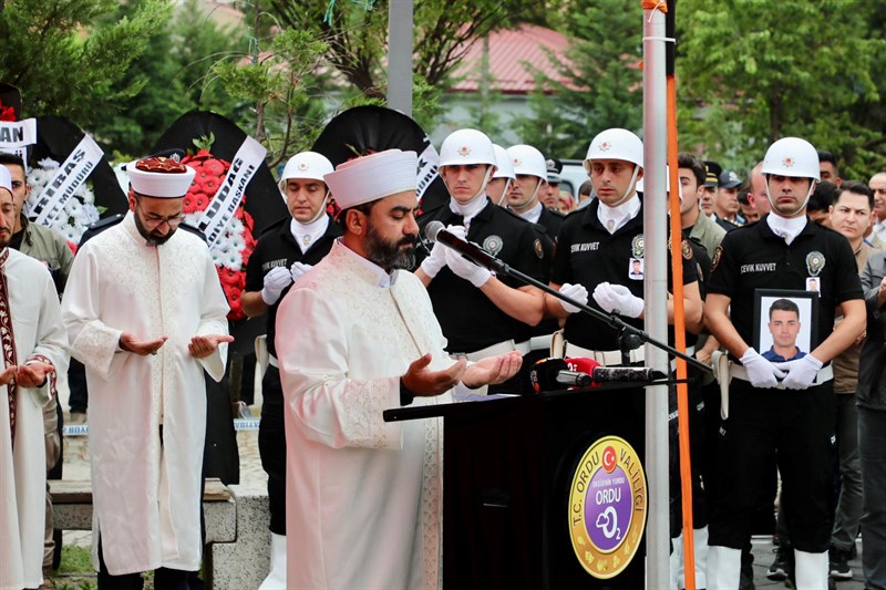 Şehidimiz Dualarla Son Yolculuğuna Uğurlandı S3