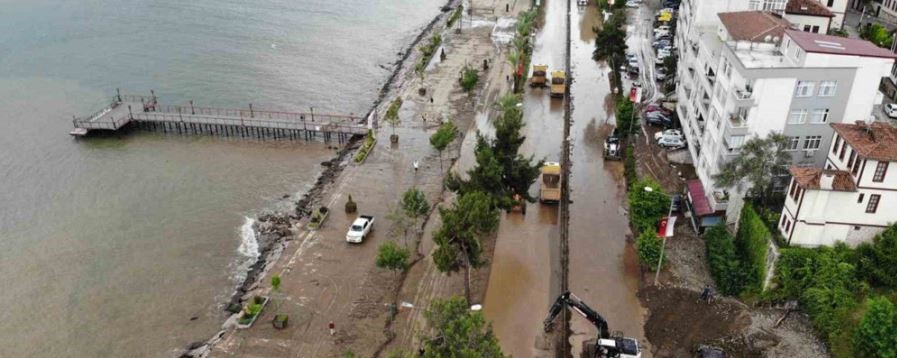 ÜNYE SAHİLİNDE SEL SONRASI SA
