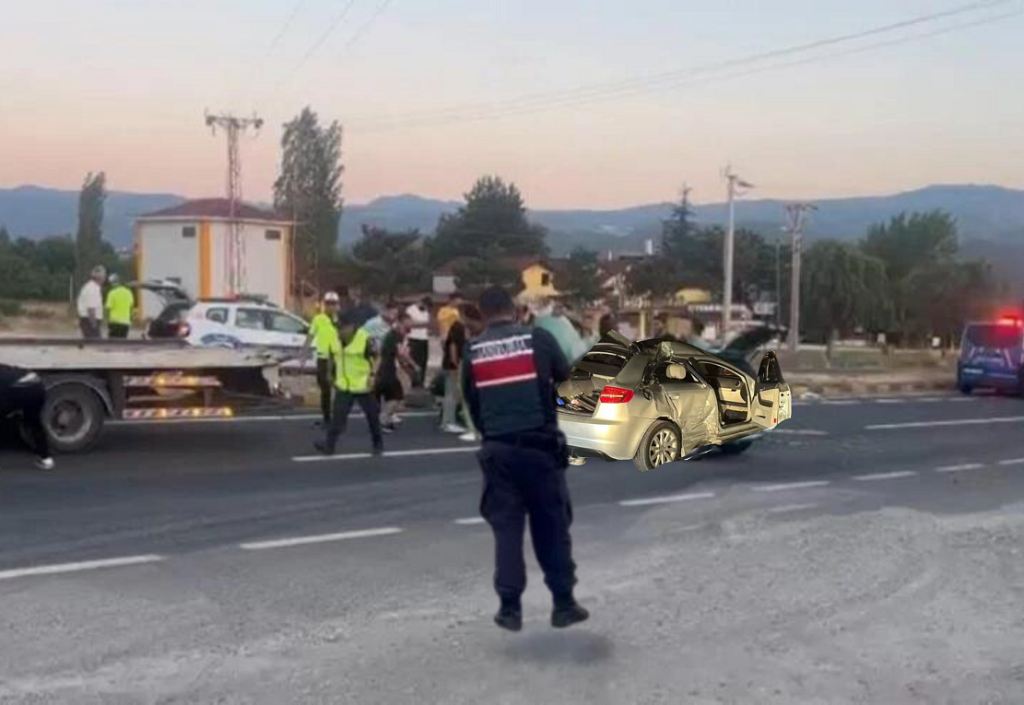 Ünye’de Tırların Sıkıştırdığı Otomobil Refüje Çarptı: 3 Yaralı T