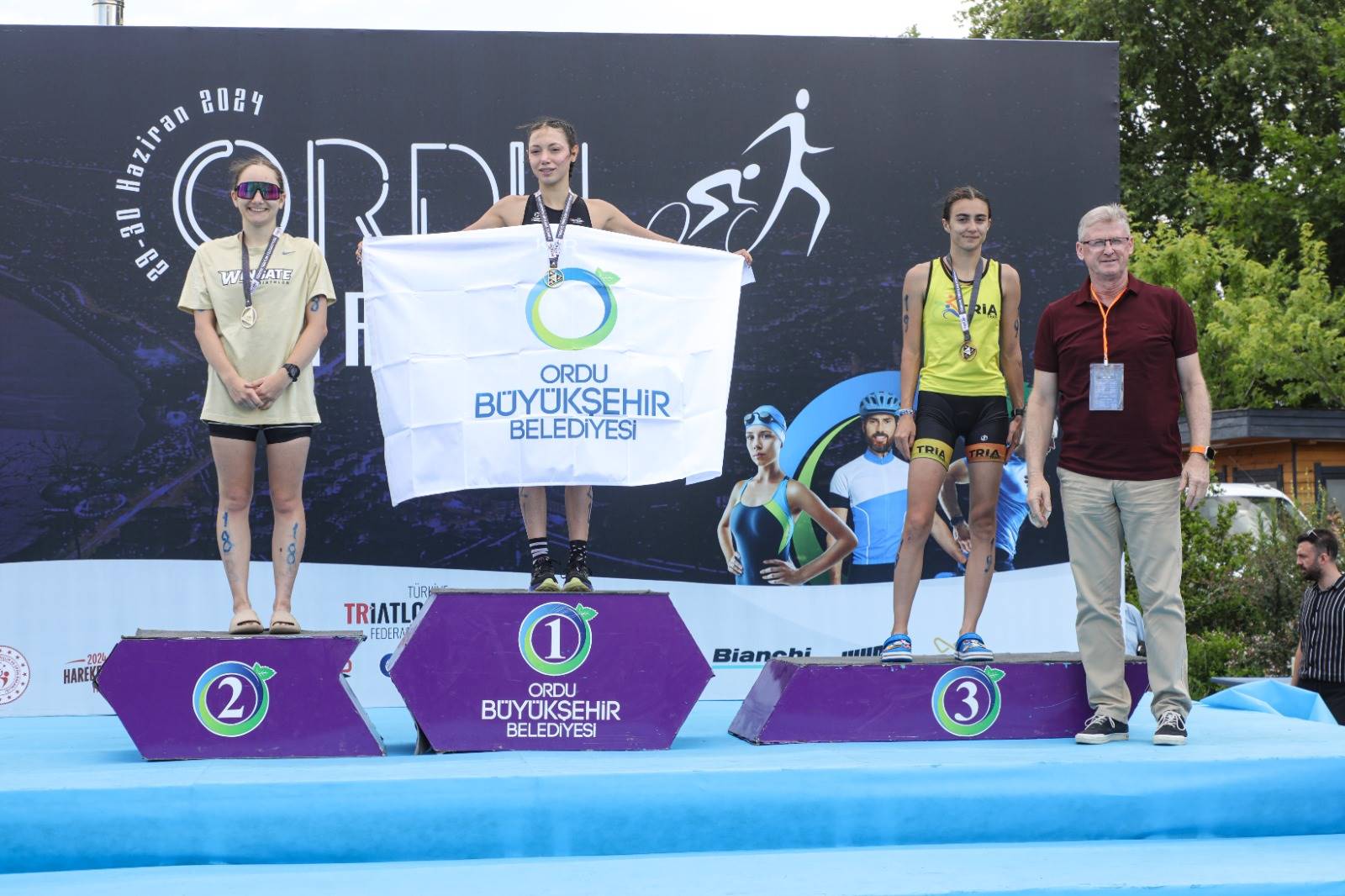 TRİATLON YARIŞLARI SONA ERDİ BÜYÜKŞEHİR BELEDİYESİ, BİR ORGANİZASYONU DAHA BAŞARILI