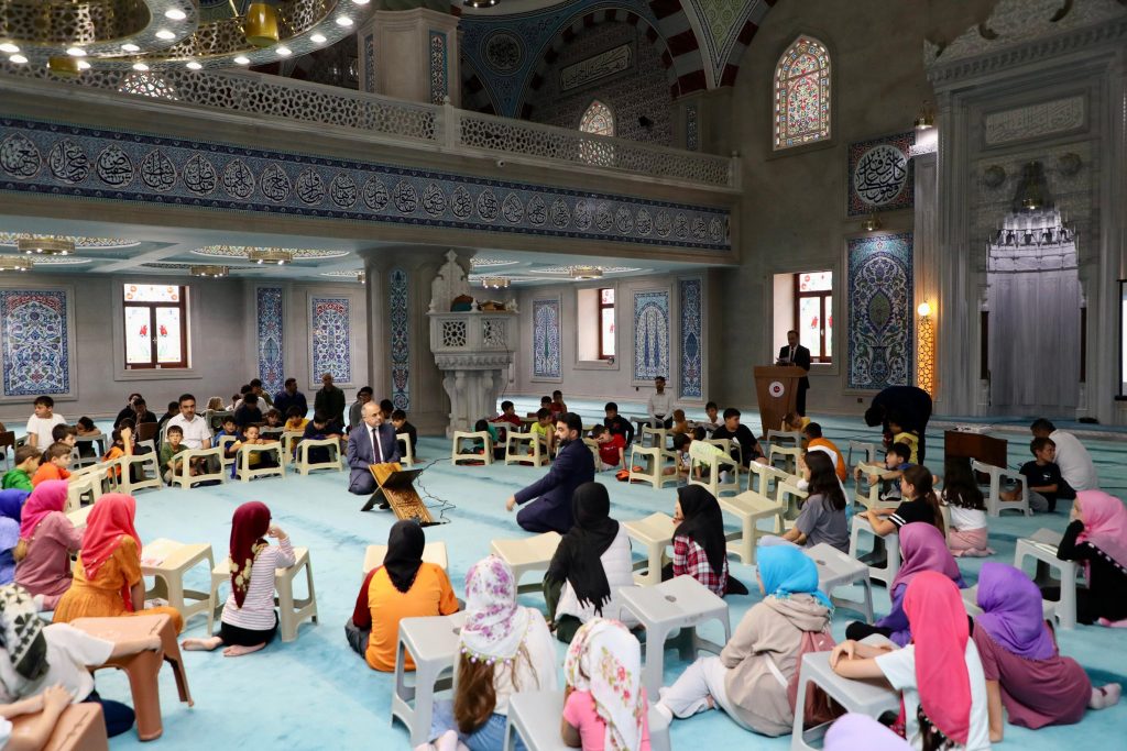 Vali Erol, Yaz Kur’an Kurslarının Açılış Programına Katıldı V1
