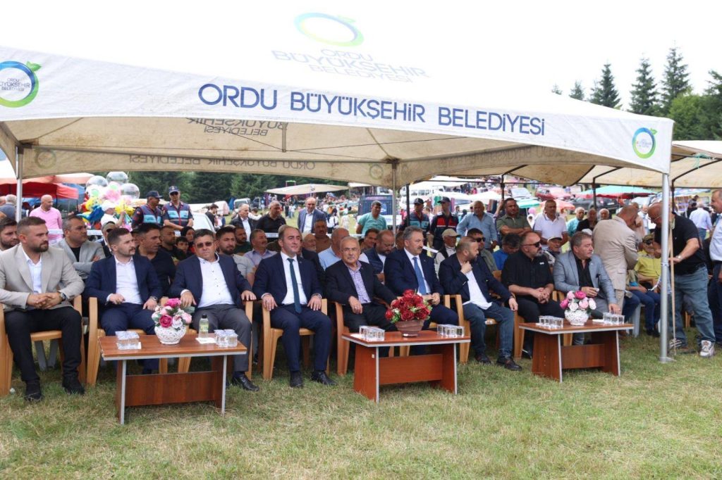 YAĞLI GÜREŞ VE KÜLTÜR FESTİVALİNİN AÇILIŞI YAPILDI Y