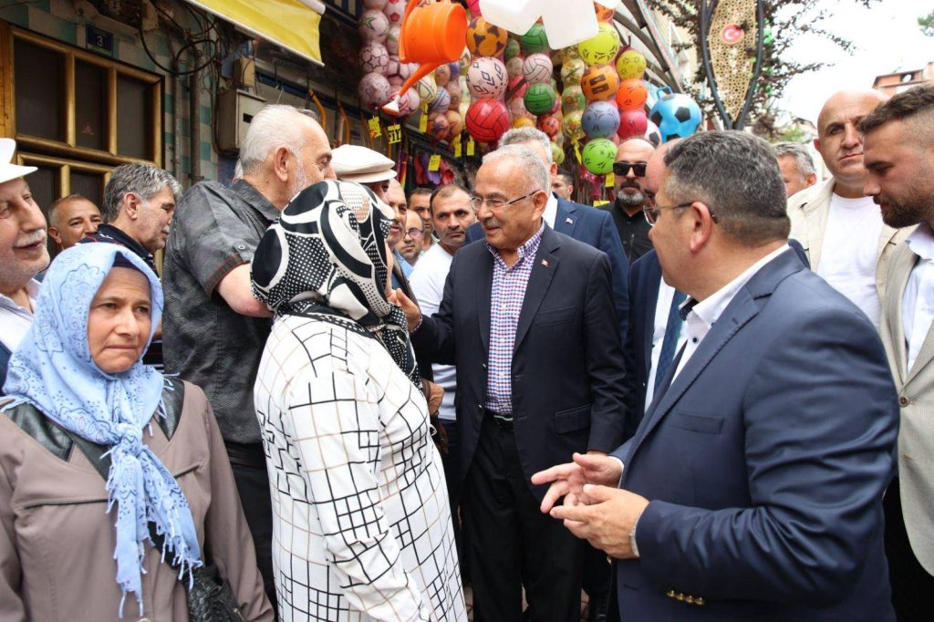 BAŞKAN GÜLER’E AYBASTI’DA SEVGİ SELİ ay