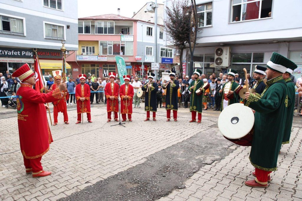 BAŞKAN GÜLER’E AYBASTI’DA SEVGİ SELİ ay2