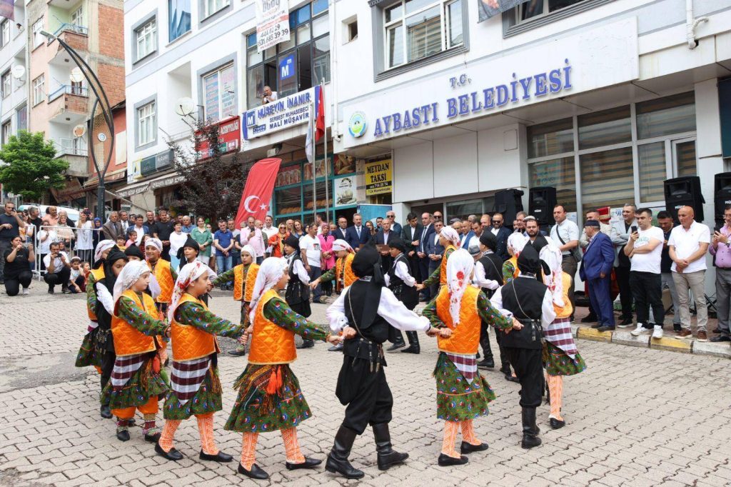 BAŞKAN GÜLER’E AYBASTI’DA SEVGİ SELİ ay3