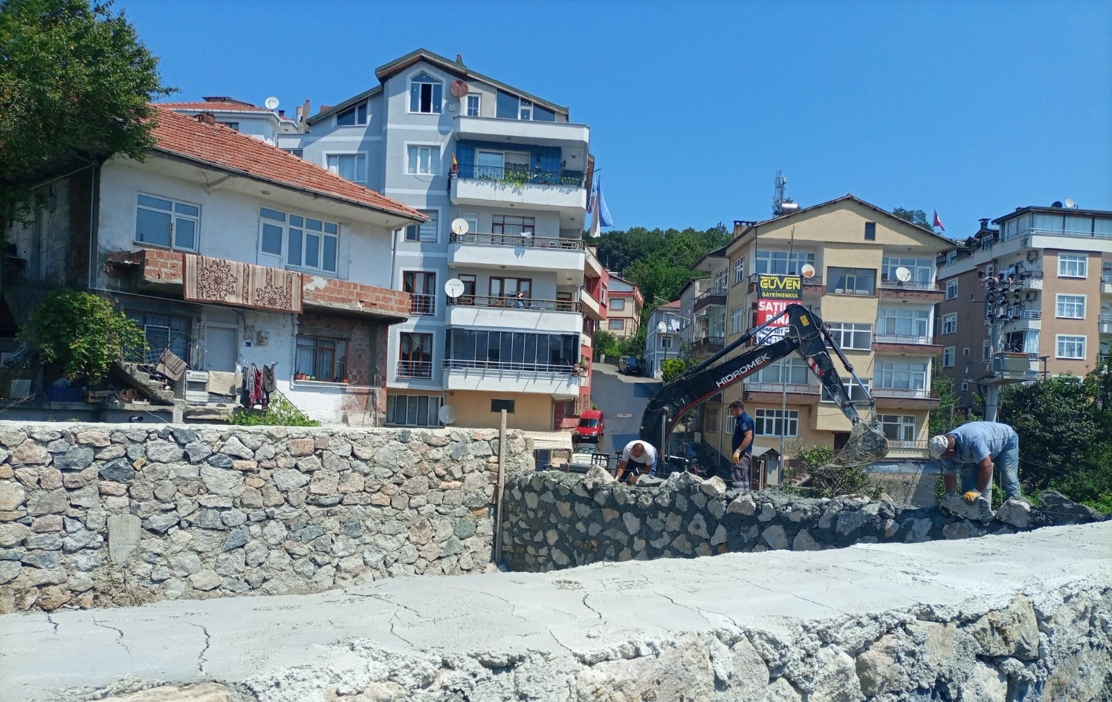 BÜYÜKŞEHİRDEN YOĞUN TEMPO GÜVENLİ VE KONFORLU YOLLAR İÇİN YOĞUN ÇALIŞMALAR