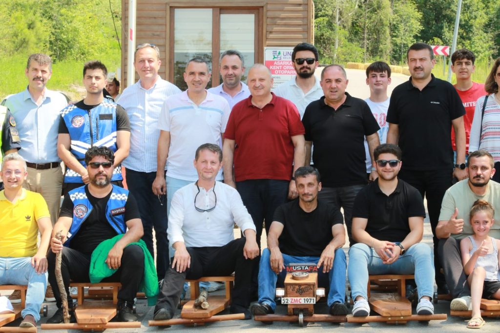 ÜNYE’DE BİLYALI ARABA YARIŞI HEYECANI bi1