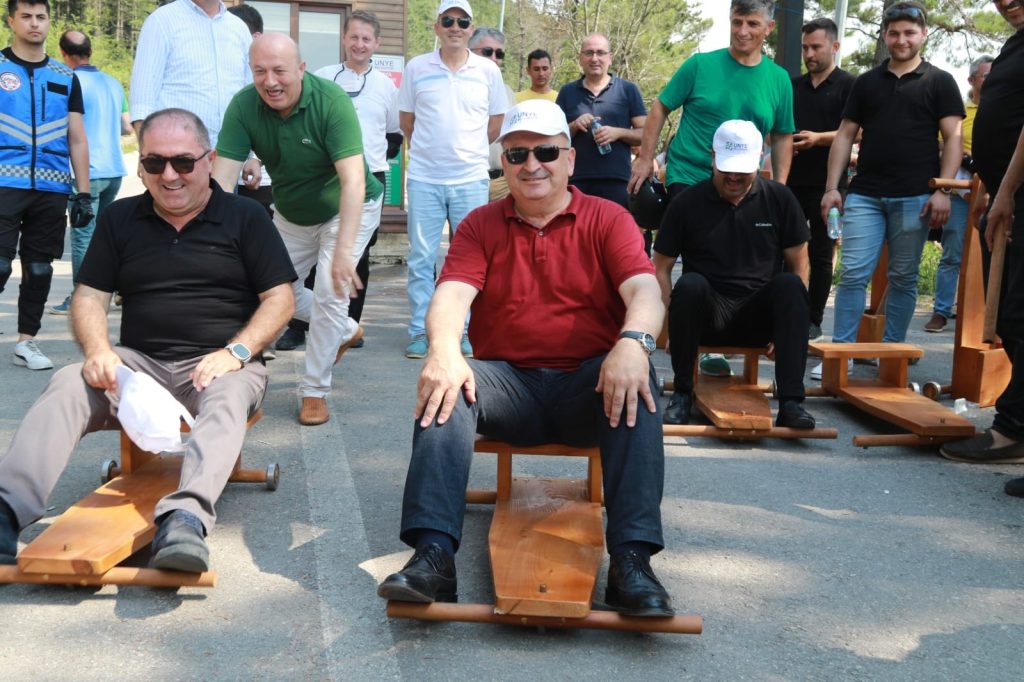 ÜNYE’DE BİLYALI ARABA YARIŞI HEYECANI bi2
